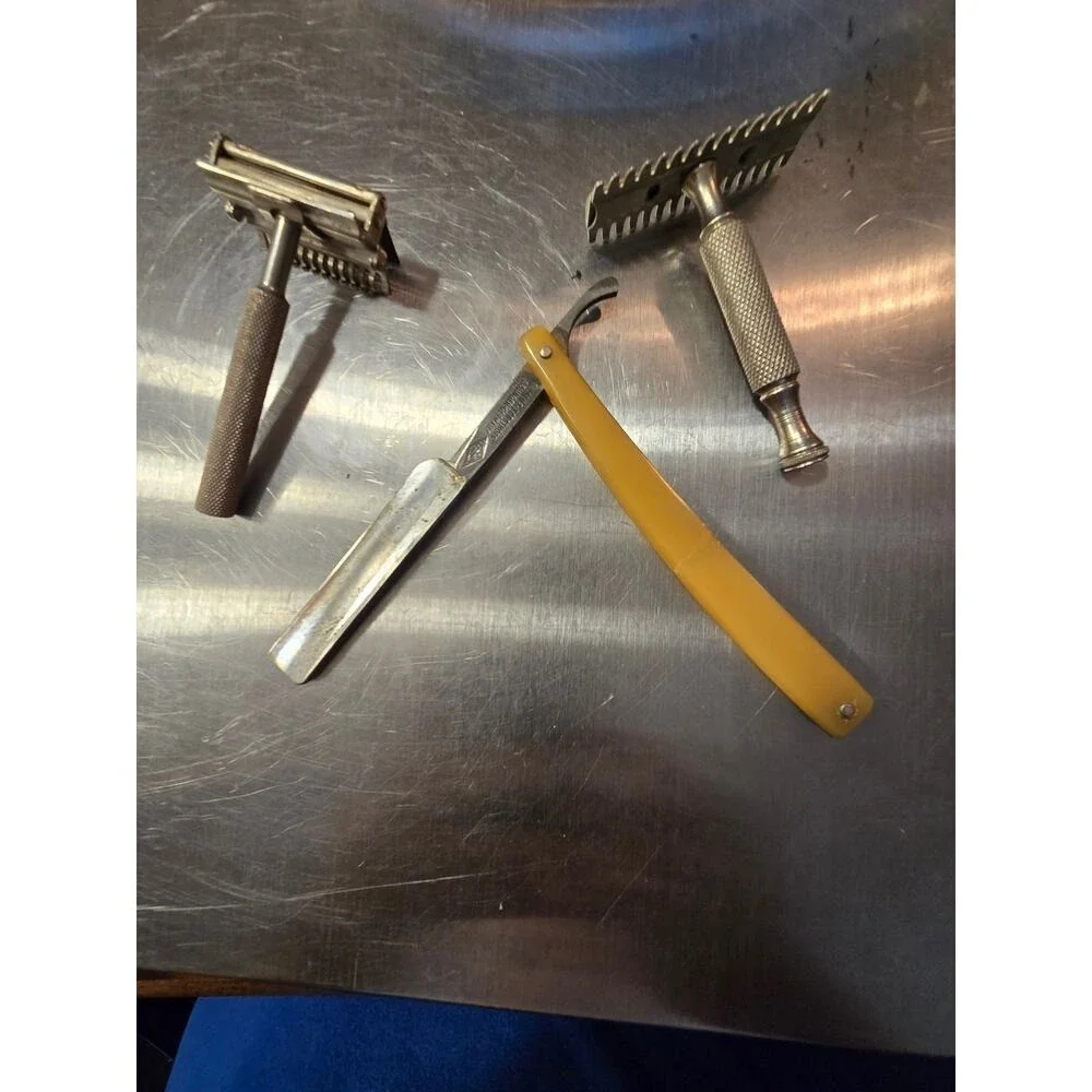 3 Antique‎ Razors 2 safety and 1 Straight. The Straight Razor has flaws see pics